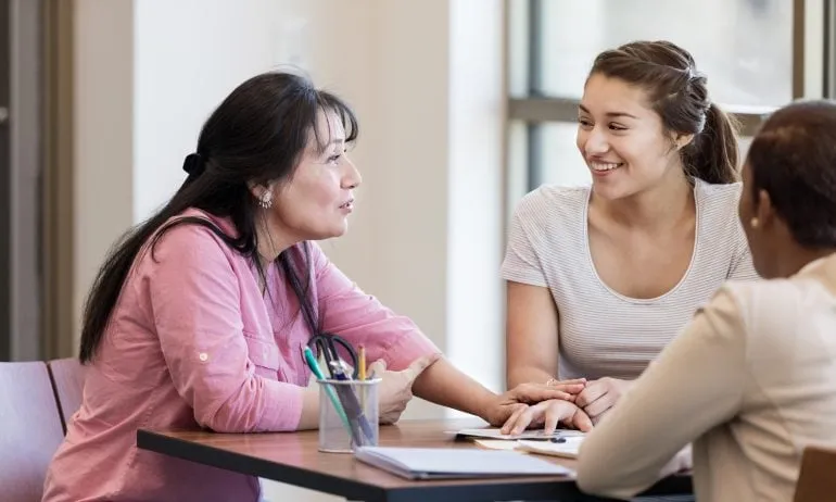 Choosing Between Credit Unions and Banks: A Guide to Making the Right Choice