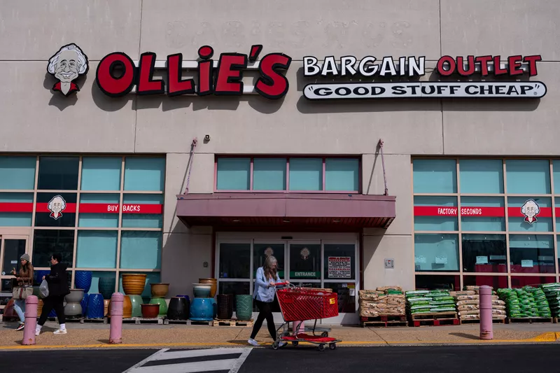 Ollie's Bargain Outlet Exceeds Q1 Expectations and Raises Sales Projections