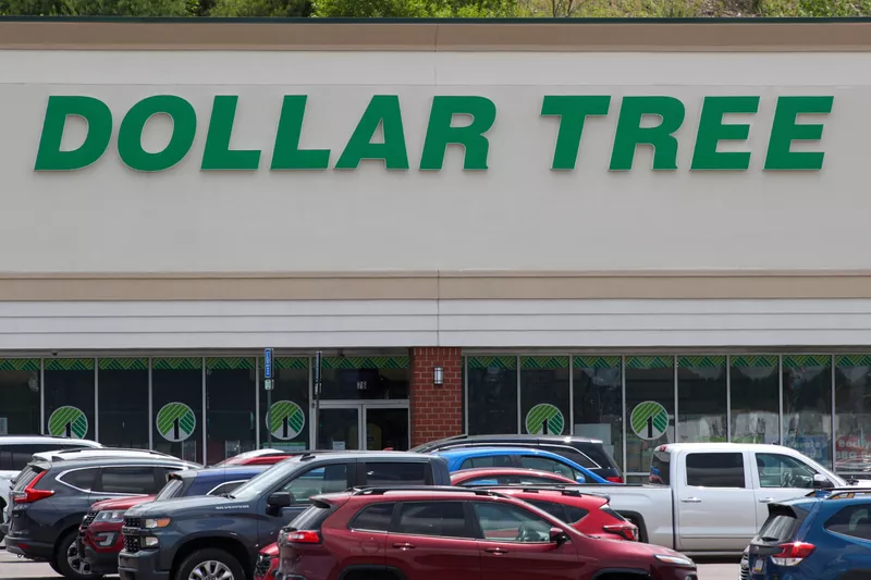 Dollar Tree Surpasses Q1 Forecasts but Anticipates Decline in Profits Amid Tariff Impacts